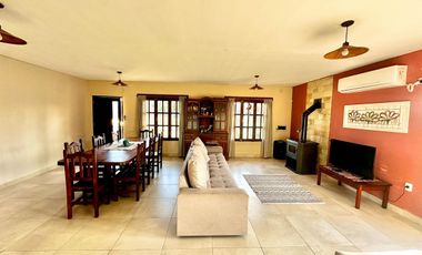 SE VENDE IMPECABLE CASA EN JARDINES DE LA COSTA II