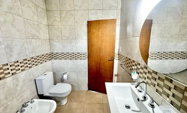 SE VENDE IMPECABLE CASA EN JARDINES DE LA COSTA II