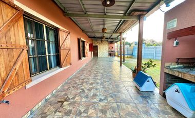 SE VENDE IMPECABLE CASA EN JARDINES DE LA COSTA II
