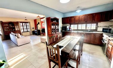 SE VENDE IMPECABLE CASA EN JARDINES DE LA COSTA II