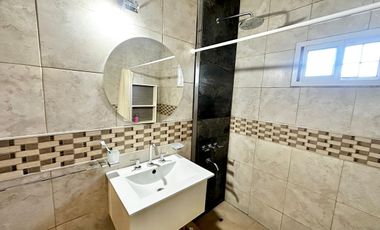 SE VENDE IMPECABLE CASA EN JARDINES DE LA COSTA II