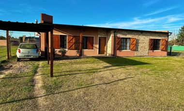 SE VENDE IMPECABLE CASA EN JARDINES DE LA COSTA II
