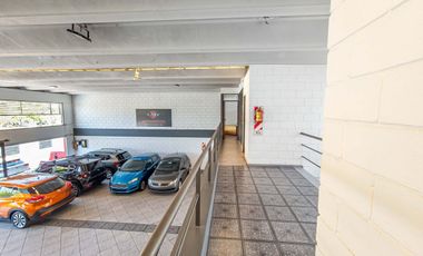 Venta salon comercial en Av Sagrada Flia c renta
