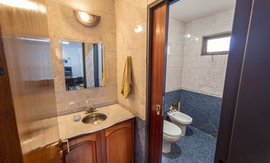 Venta salon comercial en Av Sagrada Flia c renta