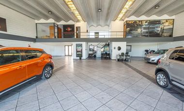 Venta salon comercial en Av Sagrada Flia c renta