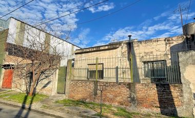CASA 3 AMBIENTES CON TALLER BANFIELD APTO CREDITO