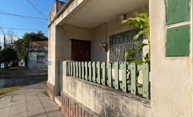 CASA 3 AMBIENTES CON TALLER BANFIELD APTO CREDITO