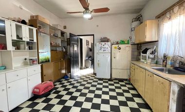 CASA 3 AMBIENTES CON TALLER BANFIELD APTO CREDITO
