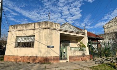 CASA 3 AMBIENTES CON TALLER BANFIELD APTO CREDITO