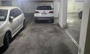 Cochera en exclusivo edificio