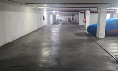 Cochera en exclusivo edificio