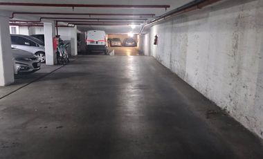 Cochera en exclusivo edificio