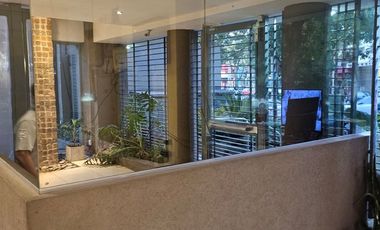 Cochera en exclusivo edificio