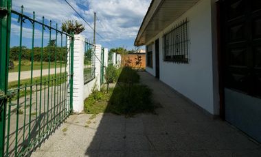 CASA 3 AMBIENTES CON GARAJE, JARDÍN Y PATIO