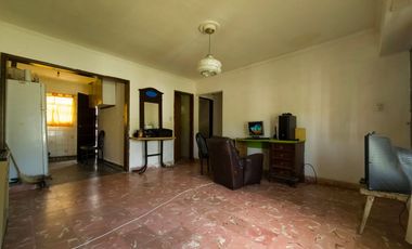 CASA 3 AMBIENTES CON GARAJE, JARDÍN Y PATIO