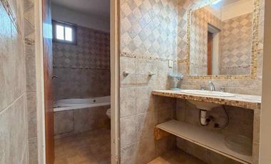 VENTA CASA MULTIFAMILIAR 7AMB + CASA 4AMB