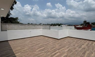 Casa en venta en Coatepec – Doble altura, recámara en planta baja y roof garden