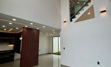 Casa en venta en Coatepec – Doble altura, recámara en planta baja y roof garden