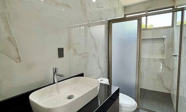Casa en venta en Coatepec – Doble altura, recámara en planta baja y roof garden
