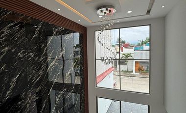 Casa en venta en Coatepec – Doble altura, recámara en planta baja y roof garden