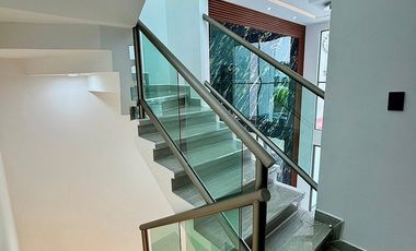 Casa en venta en Coatepec – Doble altura, recámara en planta baja y roof garden