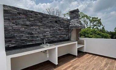Casa en venta en Coatepec – Doble altura, recámara en planta baja y roof garden