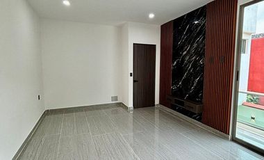 Casa en venta en Coatepec – Doble altura, recámara en planta baja y roof garden