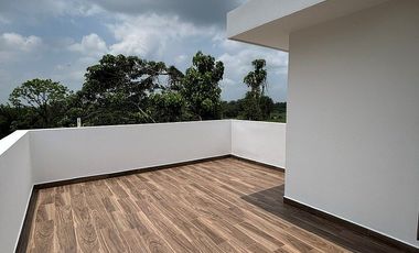 Casa en venta en Coatepec – Doble altura, recámara en planta baja y roof garden