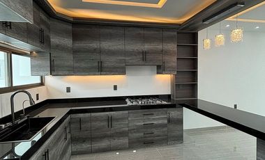 Casa en venta en Coatepec – Doble altura, recámara en planta baja y roof garden