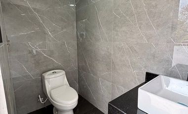Casa en venta en Coatepec – Doble altura, recámara en planta baja y roof garden