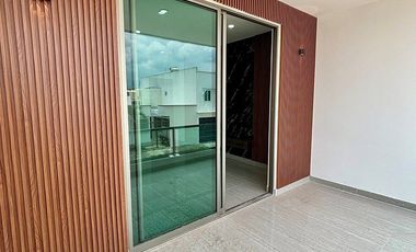 Casa en venta en Coatepec – Doble altura, recámara en planta baja y roof garden