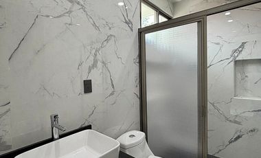 Casa en venta en Coatepec – Doble altura, recámara en planta baja y roof garden