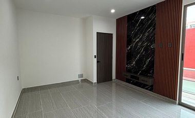 Casa en venta en Coatepec – Doble altura, recámara en planta baja y roof garden