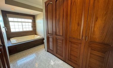 CASA EN VENTA O RENTA EN LOMAS DEL BOSQUE