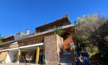 Casa de libertador al rio en la barranca