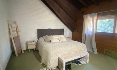 Casa de libertador al rio en la barranca