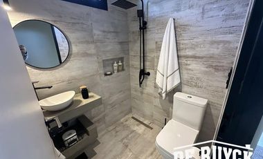Casa 4 ambientes, moderna y amueblada en Area 60
