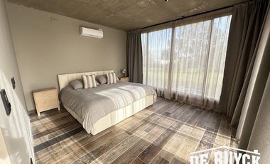 Casa 4 ambientes, moderna y amueblada en Area 60