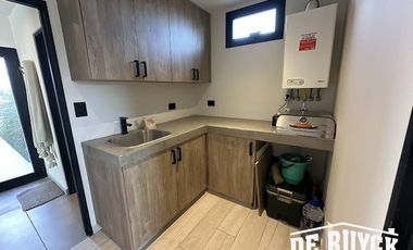 Casa 4 ambientes, moderna y amueblada en Area 60