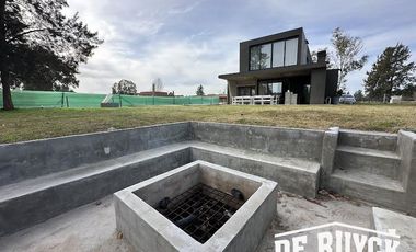Casa 4 ambientes, moderna y amueblada en Area 60