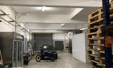 Excelente industria/deposito de 990 m2 cubiertos en 3 ptas. Villa Lynch Se vende con renta CALZADA