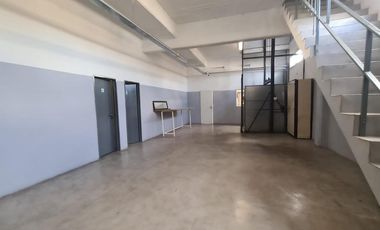 Excelente industria/deposito de 990 m2 cubiertos en 3 ptas. Villa Lynch Se vende con renta CALZADA