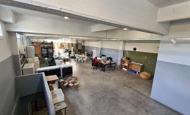 Excelente industria/deposito de 990 m2 cubiertos en 3 ptas. Villa Lynch Se vende con renta CALZADA