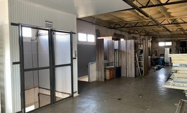 Excelente industria/deposito de 990 m2 cubiertos en 3 ptas. Villa Lynch Se vende con renta CALZADA