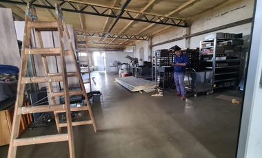 Excelente industria/deposito de 990 m2 cubiertos en 3 ptas. Villa Lynch Se vende con renta CALZADA