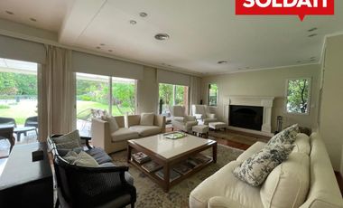 Casa en ALQUILER con muebles  en C.C. Armenia - vista al golf