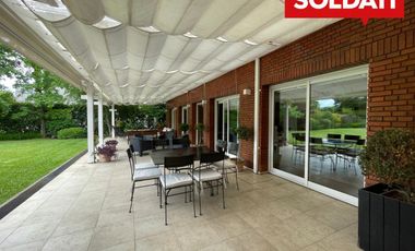 Casa en ALQUILER con muebles  en C.C. Armenia - vista al golf