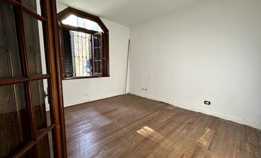 Casa tipo PH al frente a pasos de la estacion