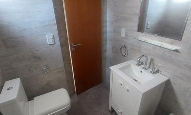 Departamento dos ambientes al frente Morón