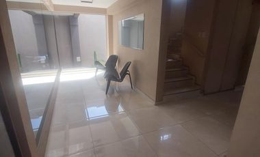 Departamento dos ambientes al frente Morón